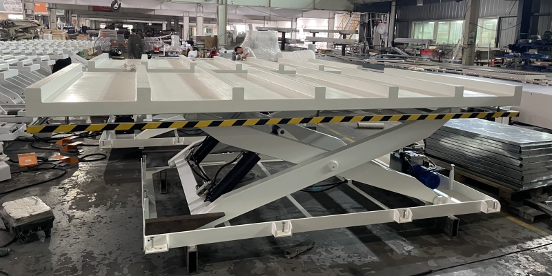 Lift Hidrolik dengan 6 posisi garpu untuk furnitur panel: Solusi transfer material yang disesuaikan